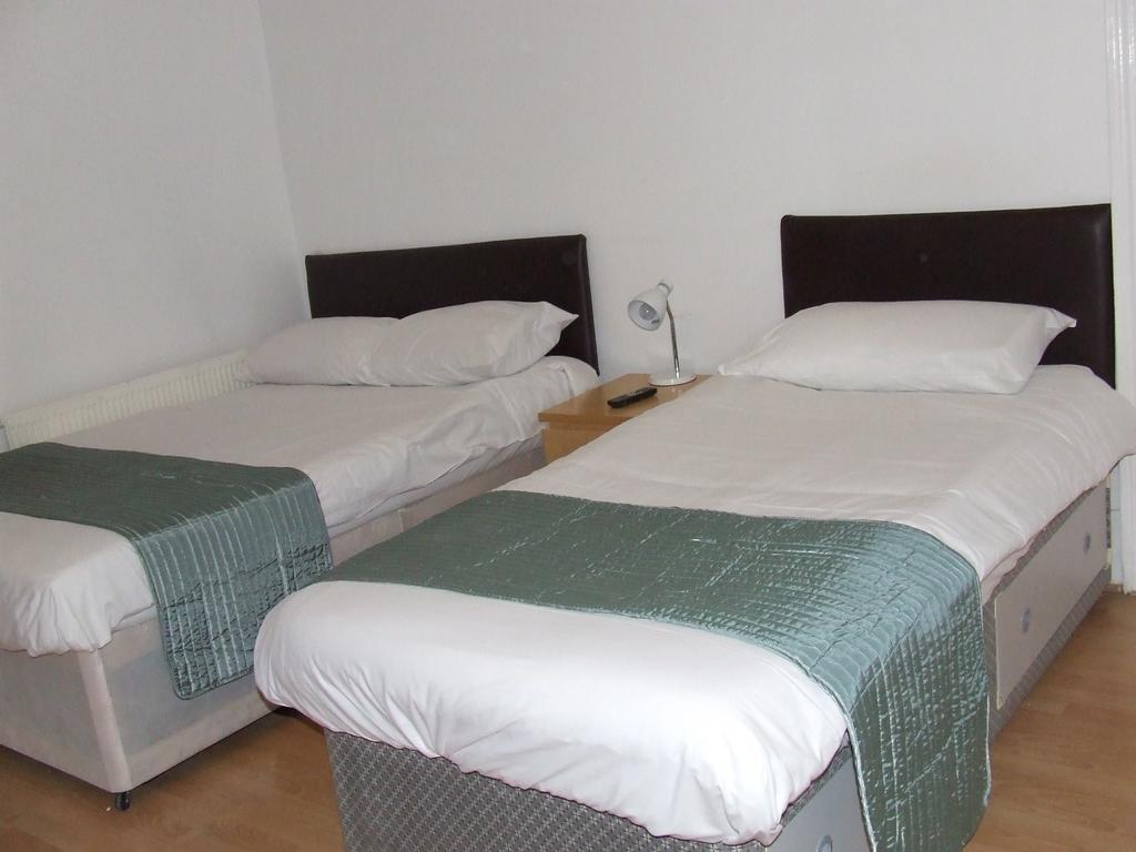 Cedars House Hotel Croydon Habitación foto
