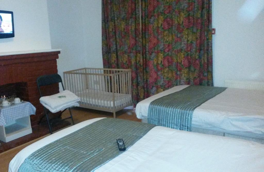 Cedars House Hotel Croydon Habitación foto